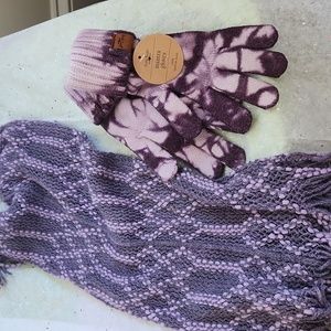 Memories scarf and britts knits gloves nwt